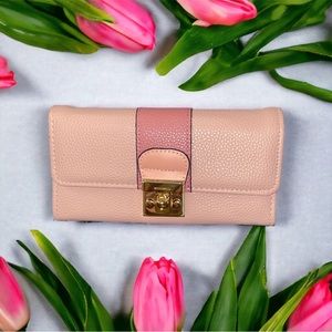 NWOT Pink Wallet‎